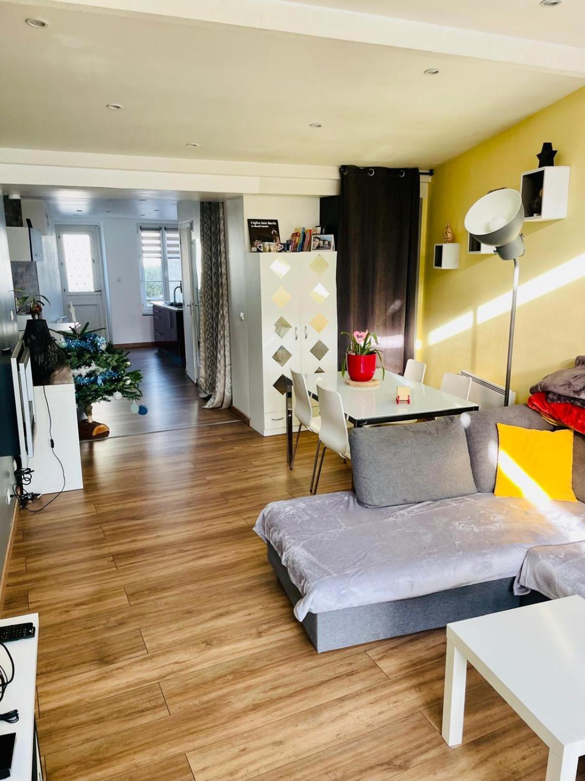 Petit Charles - Cdg Paris Airport - Parc Asterix - Free Shuttle Le Mesnil-Amelot